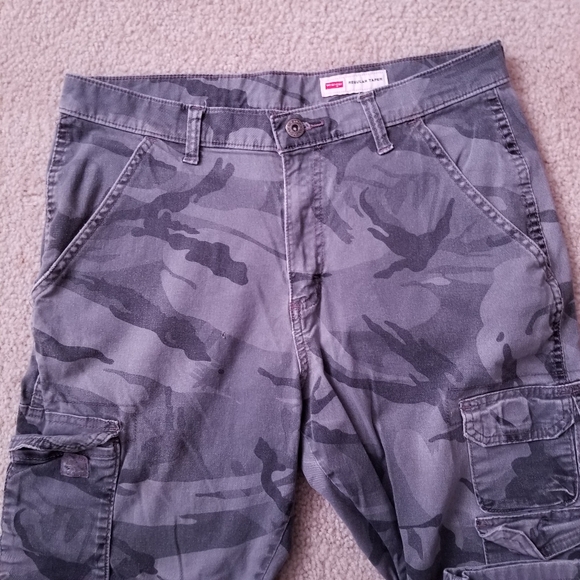 Lightly Used Men's Wrangler Grey Camo Tapered Cargo Pants - Picture 2 of 15